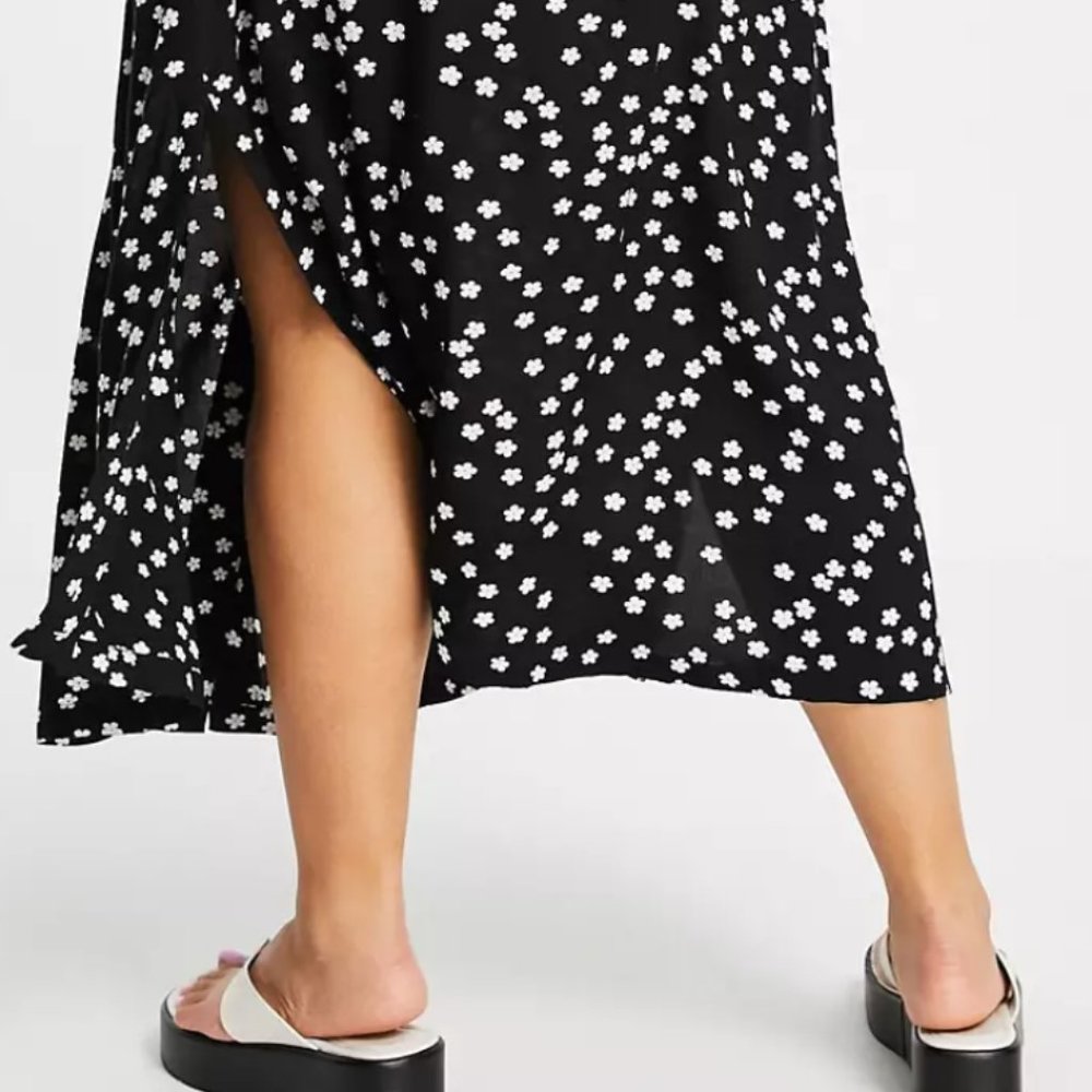 ASOS DESIGN Curve button through midi skirt with daisy print in black, size 16
